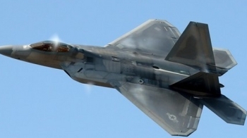 미국 F-22·B-1B 등 참가 한미군사훈련에 중국 “충돌위기 커져“ 경고