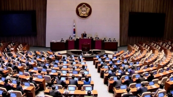 '예산안 처리' 국회 본회의장 입장 시작…한국당은?