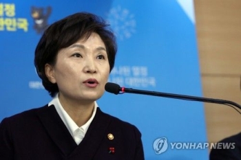 김현미 “우리나라 세입자는 전월세 난민…국가 의무 다할것“