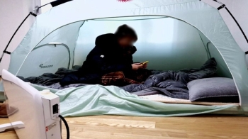 거실에 텐트…4개월째 난방·온수 중단 '냉골 아파트' 고통