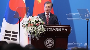 문 대통령 “북핵은 중국에도 큰 위협…한중, 평화적 해결 공감“