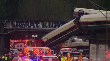 미 시애틀 열차 탈선…고속도로 덮쳐 인명피해 속출
