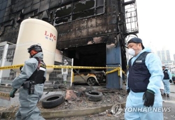 경찰 참사 원인 전방위 수사…건물주 이르면 오늘 입건