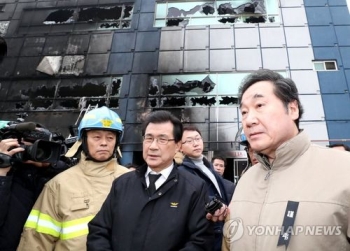 이총리 “제천 화재, 뼈아픈 교훈…소방관 헌신은 평가해야“