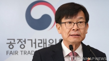 김상조 “한국판 로비스트 규정 저부터 준수“…지인들에 문자