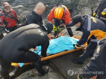 '추자도 전복어선' 실종자 시신 제주 용두암 해상서 발견