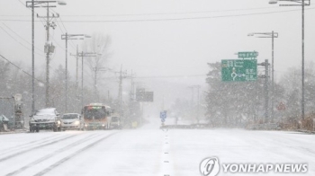 울산 산간지역 많은 눈…곳곳 교통 통제·제설작업