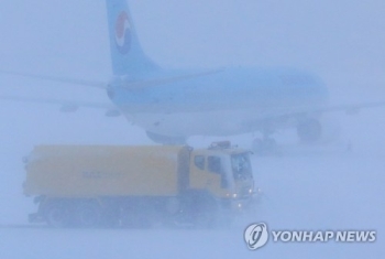 제주공항 폭설로 활주로 폐쇄…9편 결항·7편 회항