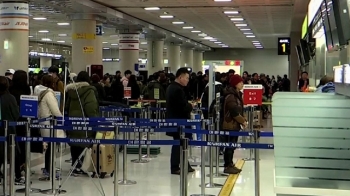 제주공항, 승객 2500명 밤새 체류…부분 운항 재개