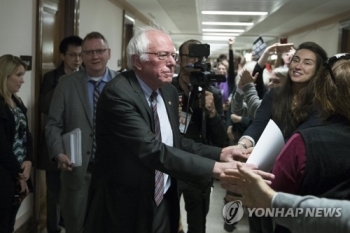 샌더스 미 의원 “전세계 빈부차 해소 위해 진보세력 결집해야“