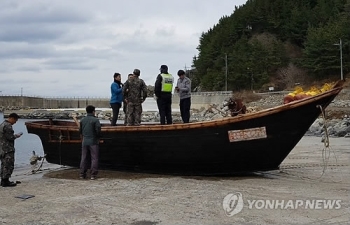 동해상 목선서 발견 북한 주민추정 시신 4구 내일 판문점서 송환