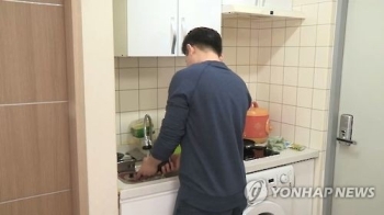 육아·가사 전담하는 남성 작년 17만명…역대 최고 수준