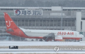 제주공항 눈보라로 오전 40여편 지연 운항