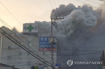 문 대통령, 밀양 화재 관련 긴급 수석·보좌관회의 주재