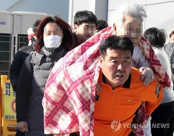 “입원실 복도 연기로 꽉 차…여기저기 '사람 살려' 고함“