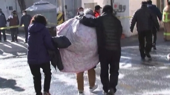 환자 옮기고 이불 덮어주고…발 벗고 도운 밀양 시민들