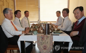 안철수-유승민, 중립파와 오찬…'안 조기사퇴-중립파 신당합류' 논의