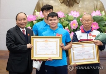 “고마워요! 박항서“…베트남 축구대표팀에 쏟아진 포상금 11억원