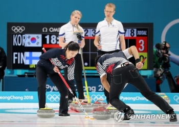 컬링 장혜지-이기정, 핀란드 꺾고 '대한민국 첫승'