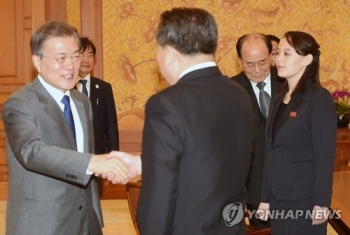 문 대통령 “추운데 고생많았다“…김여정 “마음 써주셔서 괜찮아“