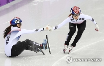 한국 여자 쇼트트랙, 넘어지고도 '역전 결승행'