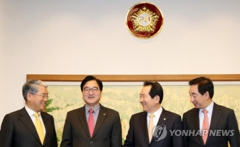 국회의장·3당 원내대표 회동…'공전' 2월국회 돌파구 논의