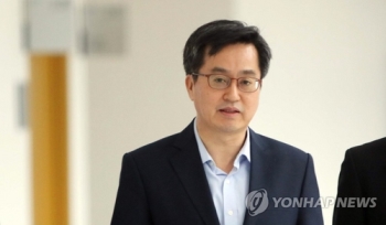 김동연 “미국 불합리한 보호무역조치에는 국익 최우선 대응“