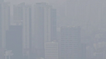 뿌연 하늘, 한낮에도 어둑…한파 지나자 '미세먼지' 시작