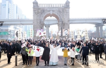 여당 “3·1절기념사 대한민국 방향 제시“ vs 야당 “대북저자세 우려“