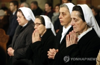 “가톨릭 수녀착취 심각…뼈 빠지는 5분대기·공짜 노동“