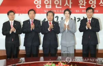 한국당, 길환영·배현진 입당 환영식…“정부 방송탈취 심판“