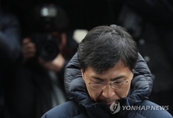 검찰, '안희정 성폭행' 추가고소 접수 후 재소환 시기 정할듯