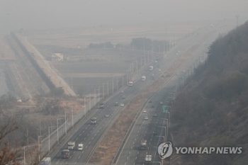 “미세먼지 전쟁 속 '각자도생'뿐“…뾰족한 대책 없는 정부