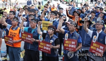 전공노, 9년 만에 합법노조됐다…고용부 설립신고증 교부