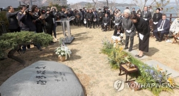 23년 만에 귀향한 작곡가 윤이상…바다 보이는 언덕에 영면