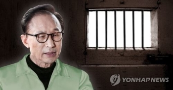 검찰, '옥중조사' 3번째 시도도 무산…MB 계속 조사 거부