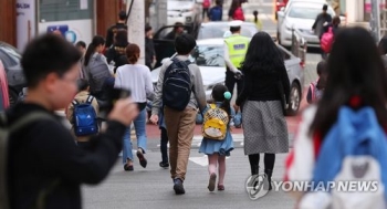 잊을 만하면 터지는 학교 무단침입…“어떻게 믿고 아이 보내나“