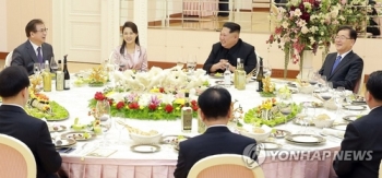 일 언론 “리설주, 한국 특사단 만찬때 김정은을 '남편'으로 불러“