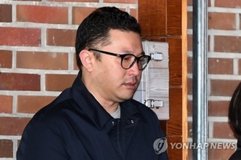 검찰, 'MB 아들' 이시형 소환…다스 등 횡령·배임혐의 조사