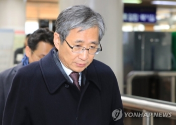 'CJ 이미경 퇴진압박' 조원동 1심 유죄…법 “박근혜 책임 더 커“