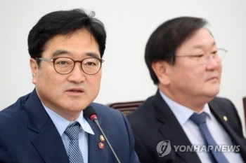 '김기식 논란' 털어낸 민주…김경수·청와대 책임론 공세에 총력 방어