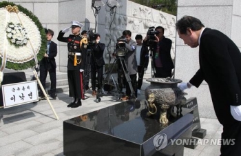 이낙연 총리 “4·19, 대한민국 장대한 미래 비출 불멸의 횃불“