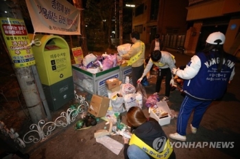 '재활용품 대란은 남의 일'…대학가 쓰레기 불법투기 몸살