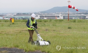 제주공항 4·3 행방불명인 유해발굴 재개…탐사 레이더 투입