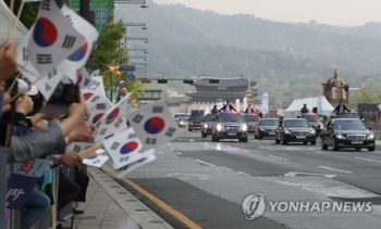 문 대통령, 판문점 도착…오전 9시30분께 김정은과 첫 만남