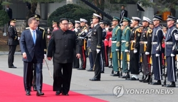 문 대통령 “통 크게 대화 나누고 합의 이르자“