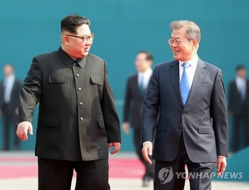 문 대통령 “백두산 가보고 싶다“…김정은 “초청하면 언제든 청와대에“