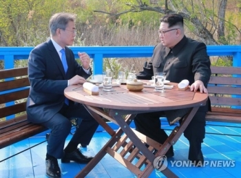 남북교류 공약 봇물…“위장 평화 쇼“라는 한국당 후보도 가세