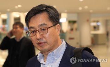 김동연 “최저임금 부담, 일자리 안정자금으로 흡수 판단“