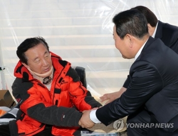 더 강경해진 한국당 “각오하고 가는 수밖에 없다“